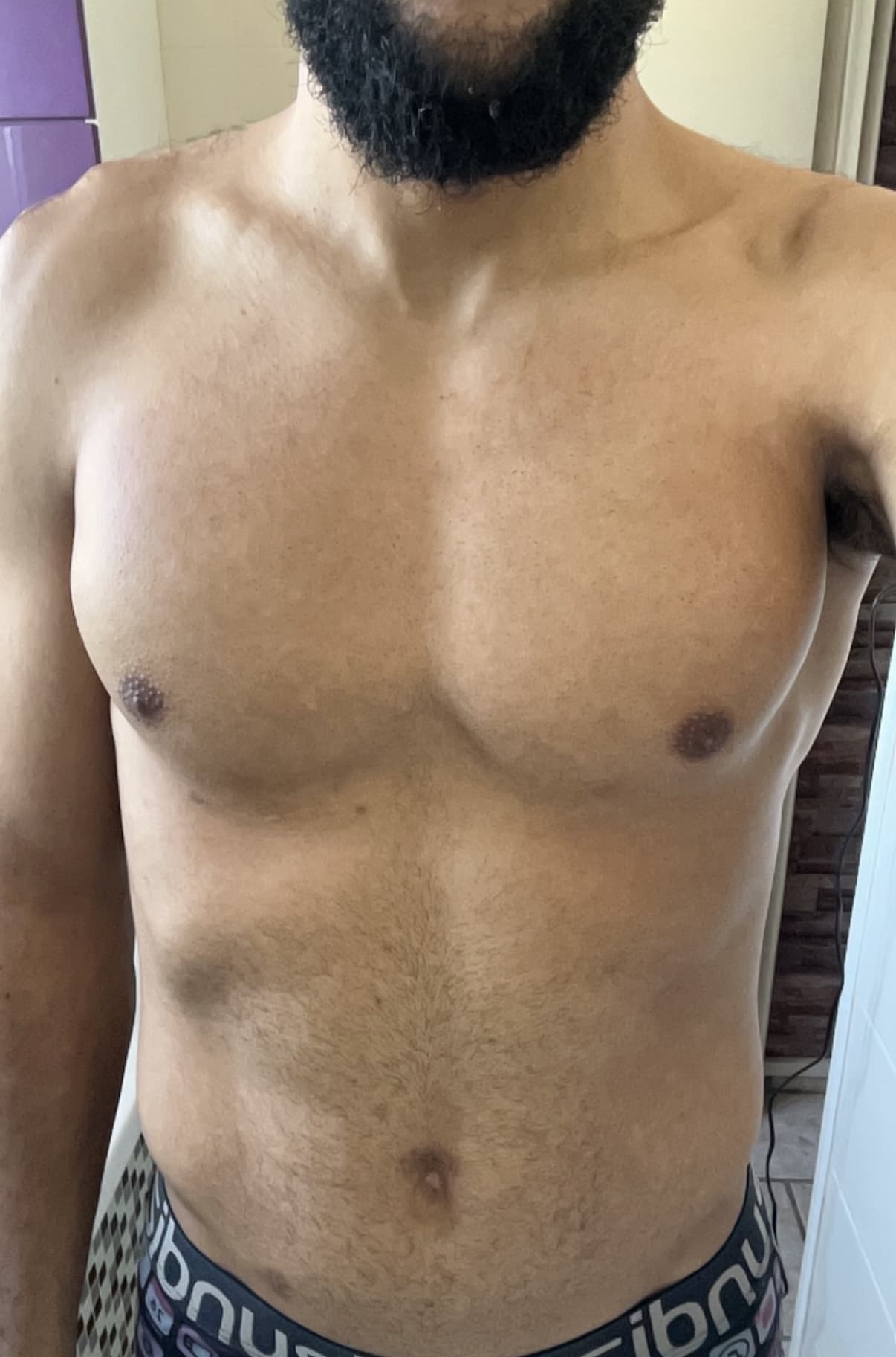 Photo avant d'une transformation orientée perte de masse grasse